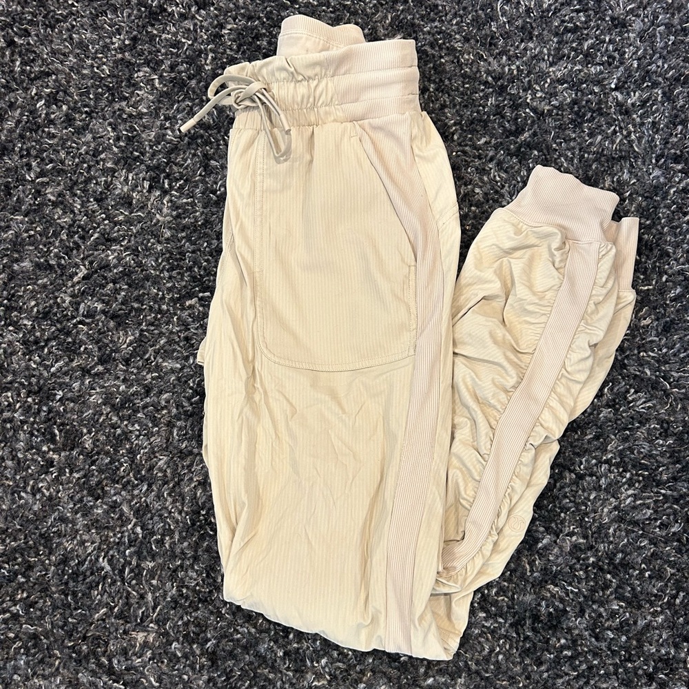 Lululemon lined joggers (2)